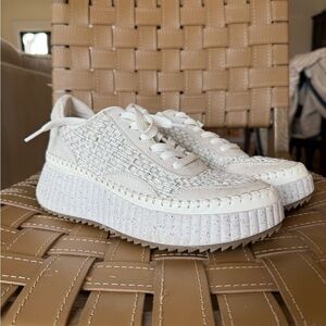 Universal Thread Boho Sneakers – Size 9